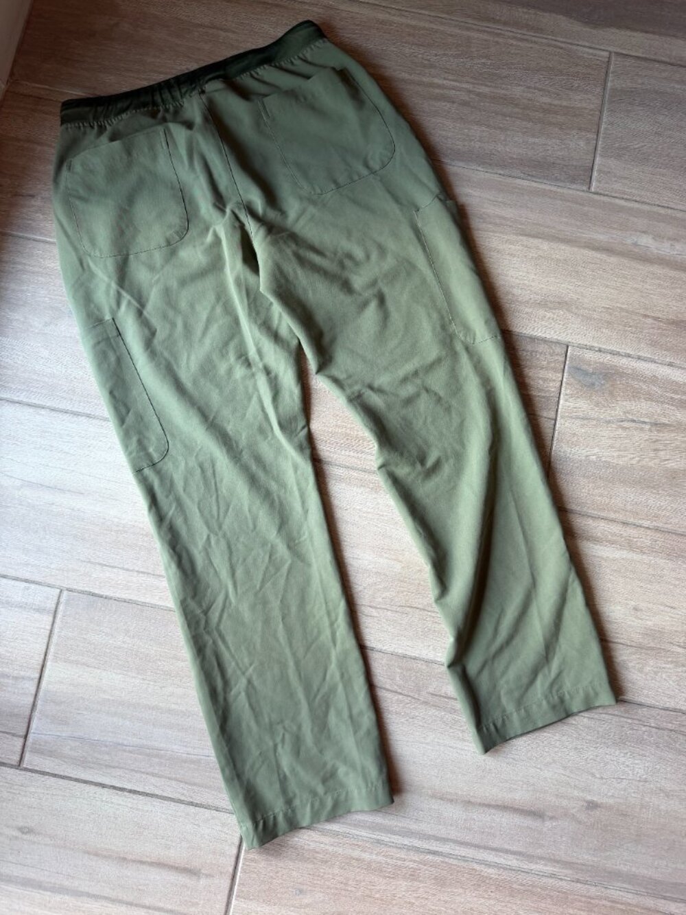 Mandala Army Green Scrub Set - V-Neck Top & Cargo Bottoms - Women's Size L - Picture 10 of 13